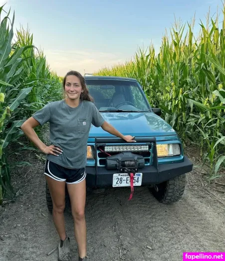 LauraFarms, laura_farms, lauravipx Leaked OnlyFans Pics - 6 Nudes FansGoneWild