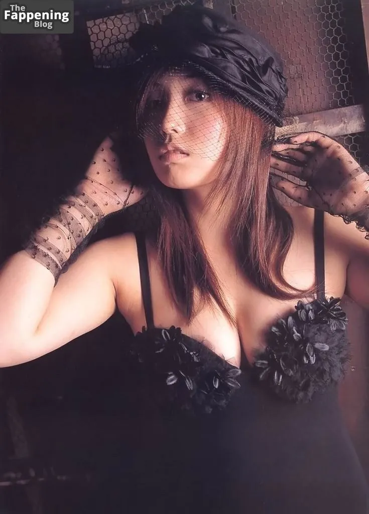 Yoko Mitsuya Nude & Sexy Collection (24 Photos)