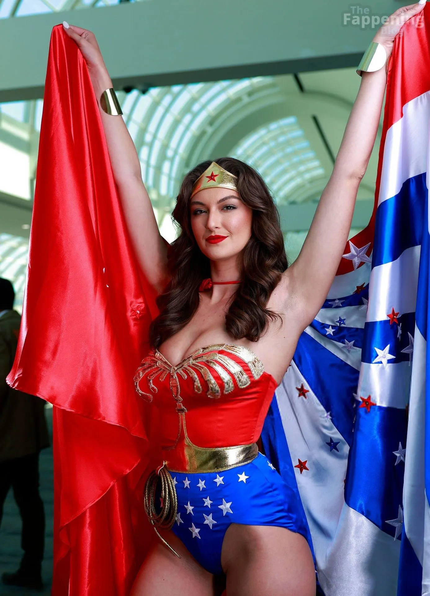 Rachel Pizzolato Looks Hot in Her Wonder Woman Cosplay (7 Photos)