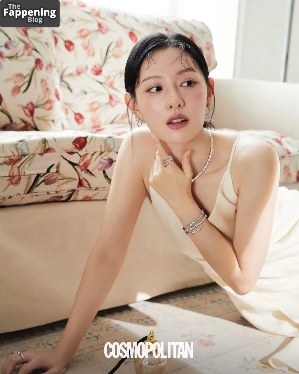 Kim Ji-won Sexy (5 Photos)