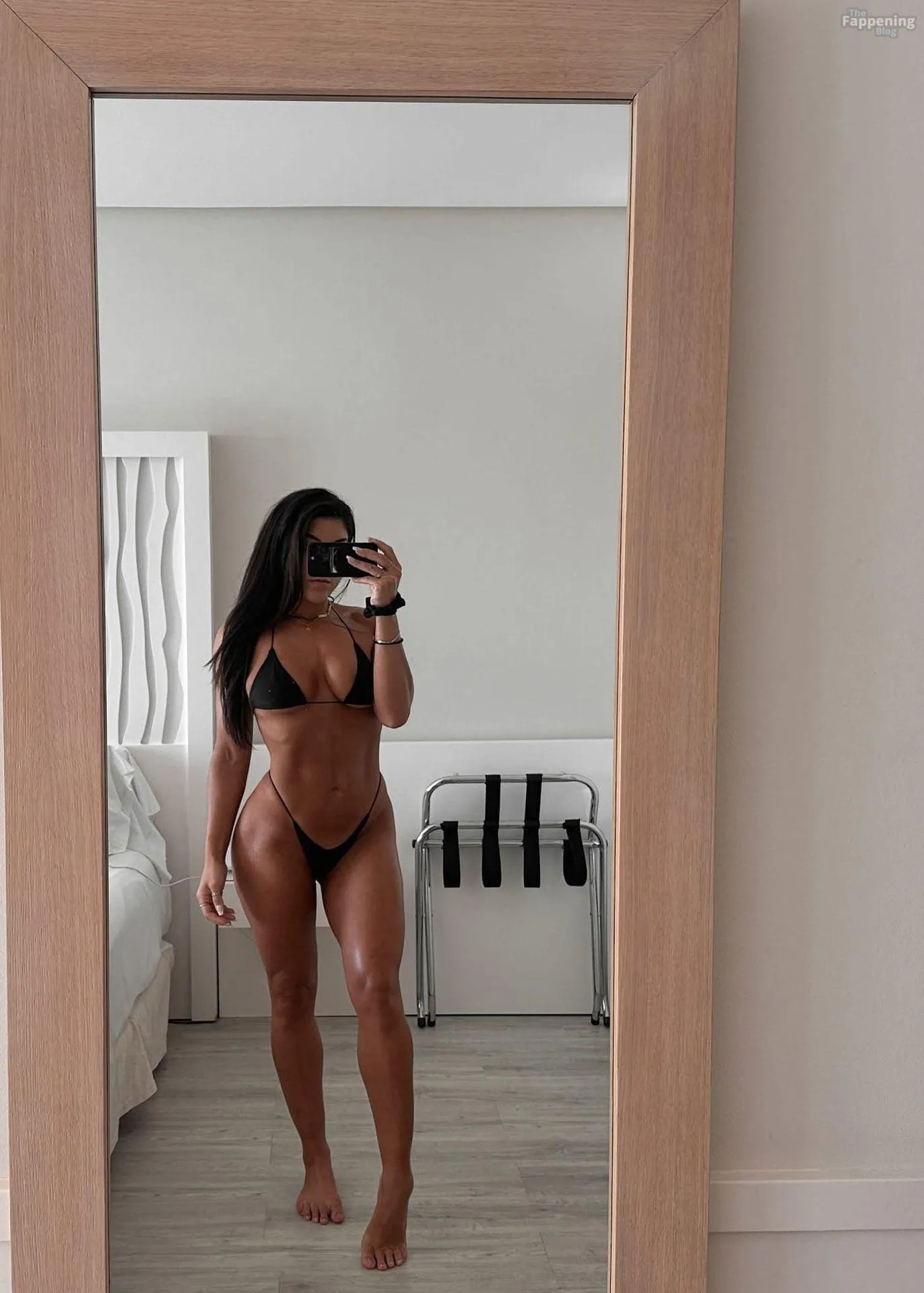 Leah Shutkever Sexy (6 Photos)