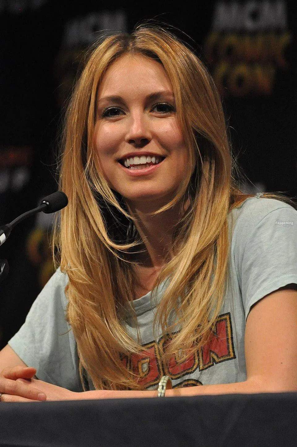 Sarah Carter Sexy (20 Photos)