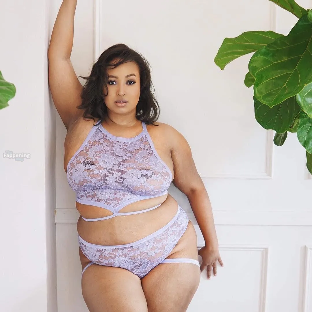 Cambria Francesca Nude & Sexy (8 Photos)