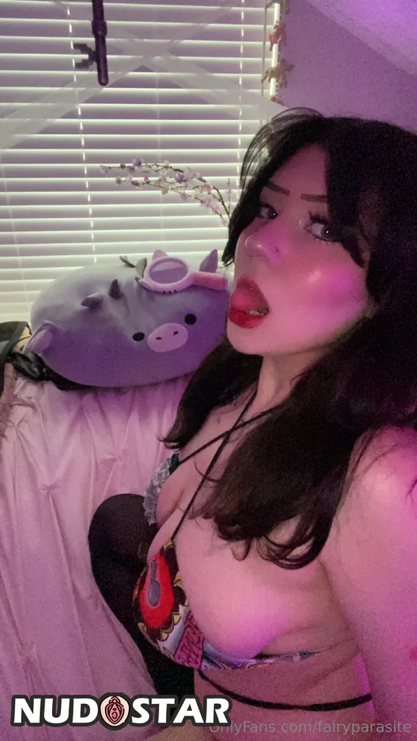 Dollygraveee Leaks (19 Photos)