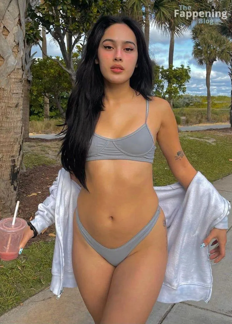 Xile Mena Sexy (14 Photos)