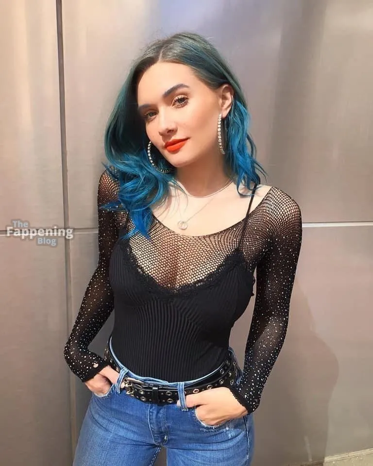 Annalise Mahanes Sexy (18 Photos)