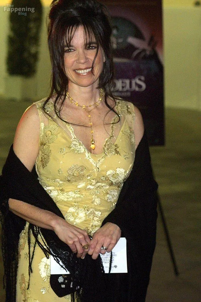 Elizabeth Berridge Nude & Sexy Collection (6 Photos)