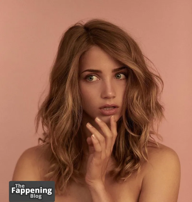 Emily Rudd Nude & Sexy Collection (53 Photos + Video)