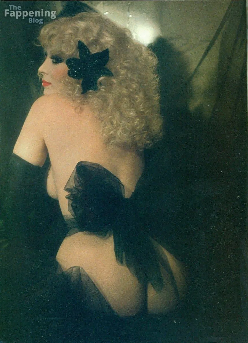 Isabella Biagini Nude & Sexy Collection (8 Photos)