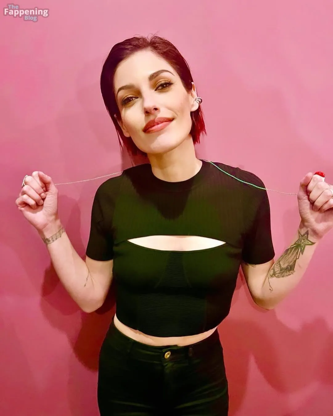 Jennifer Ayache Sexy (4 Photos)