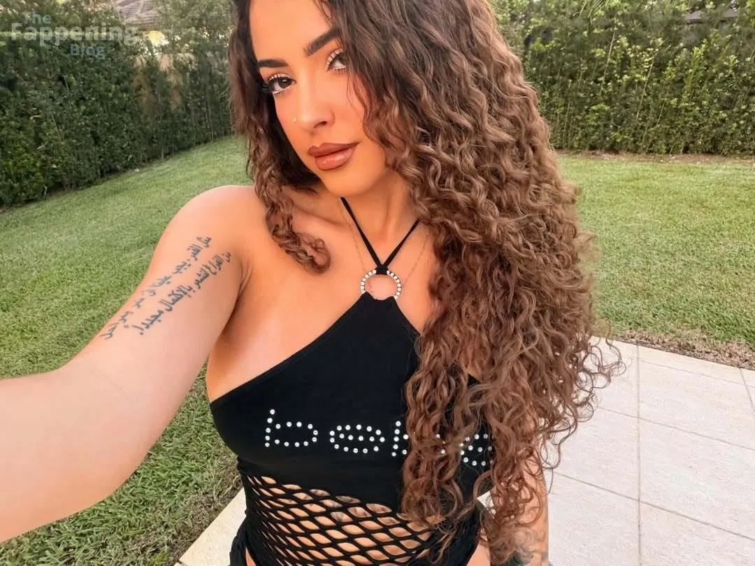 Malu Trevejo Shows Off Her Sexy Figure in a New Outdoor Shoot (8 Photos)