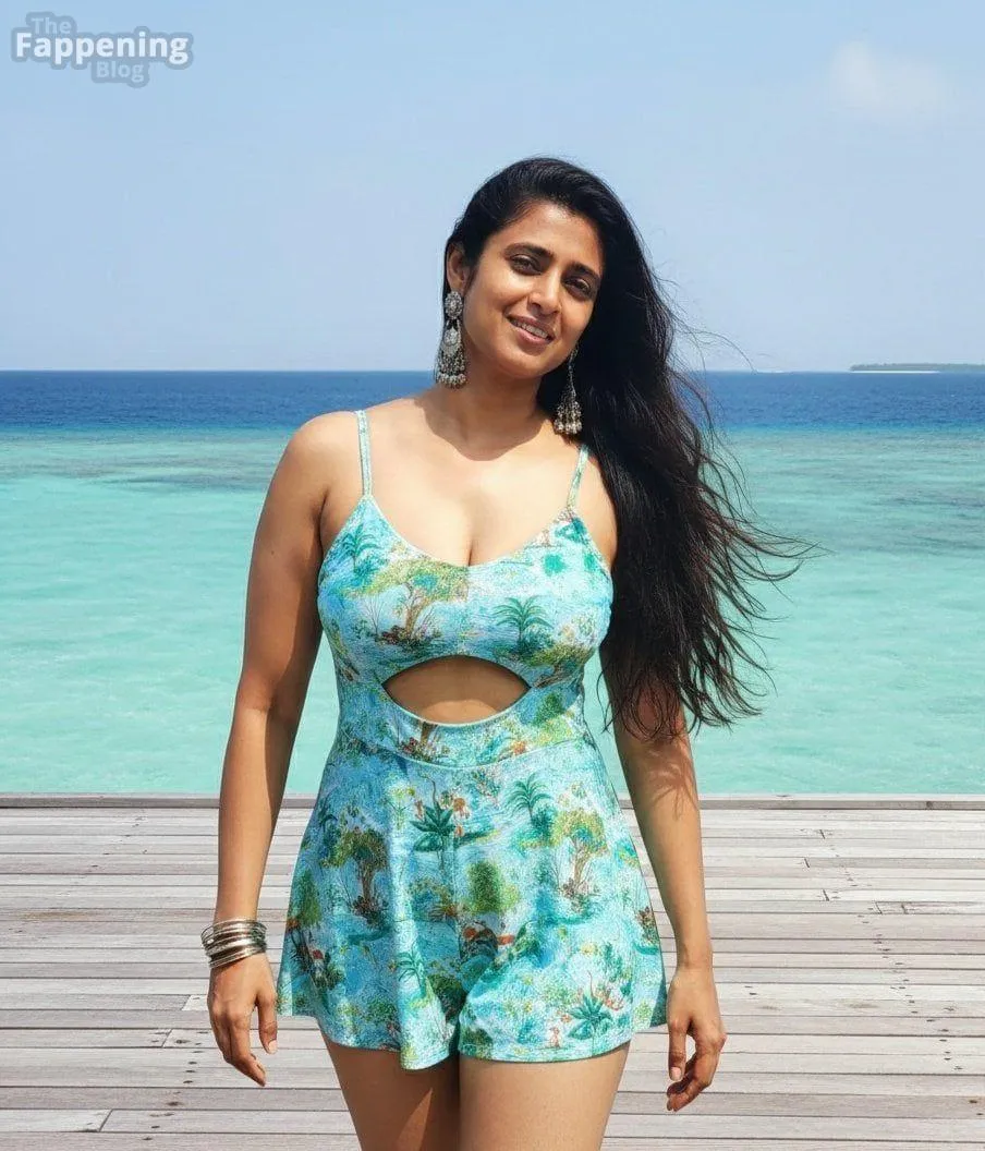 Kasthuri Shankar Sexy (19 Photos)