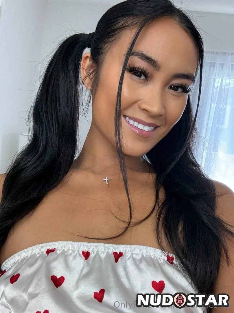 Sunshinesina OnlyFans Leaks (17 Photos)
