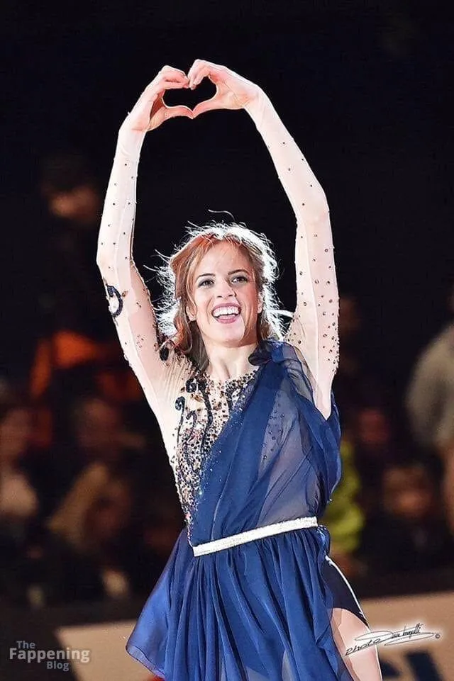 Carolina Kostner Sexy (14 Photos)