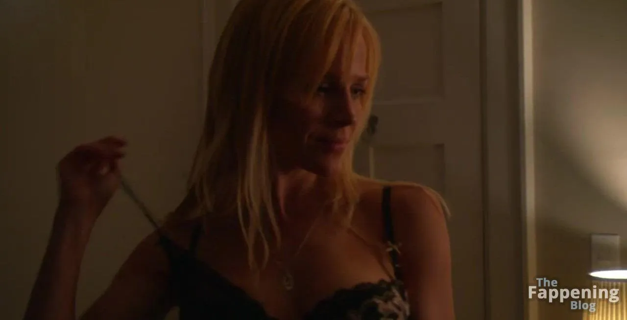 Julie Benz Sexy (10 Pics)