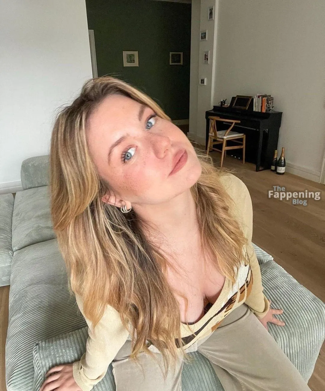 Kelly MissesVlog Sexy & Topless OnlyFans Collection (35 Photos)