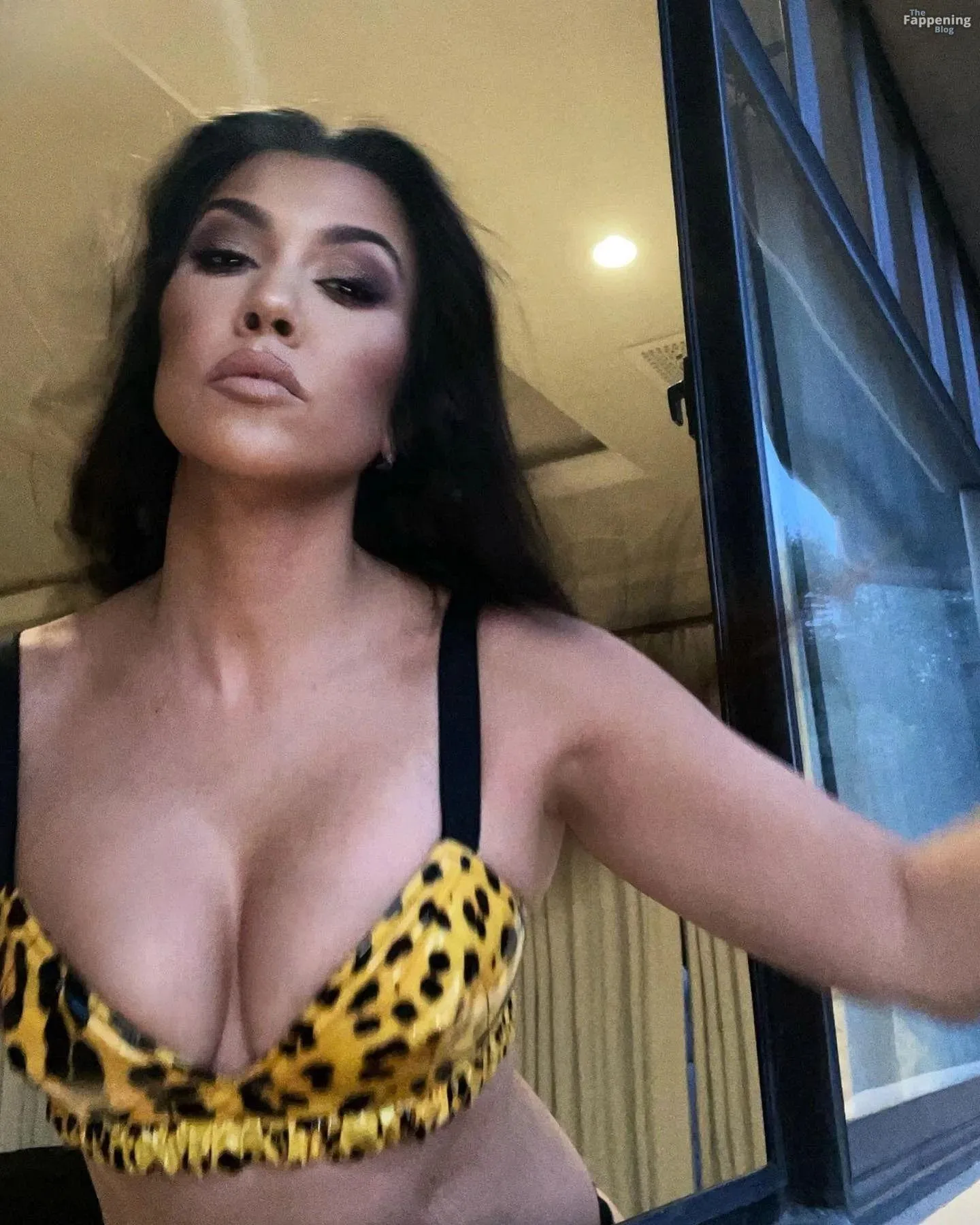 Kourtney Kardashian Hot Collection (26 Photos)