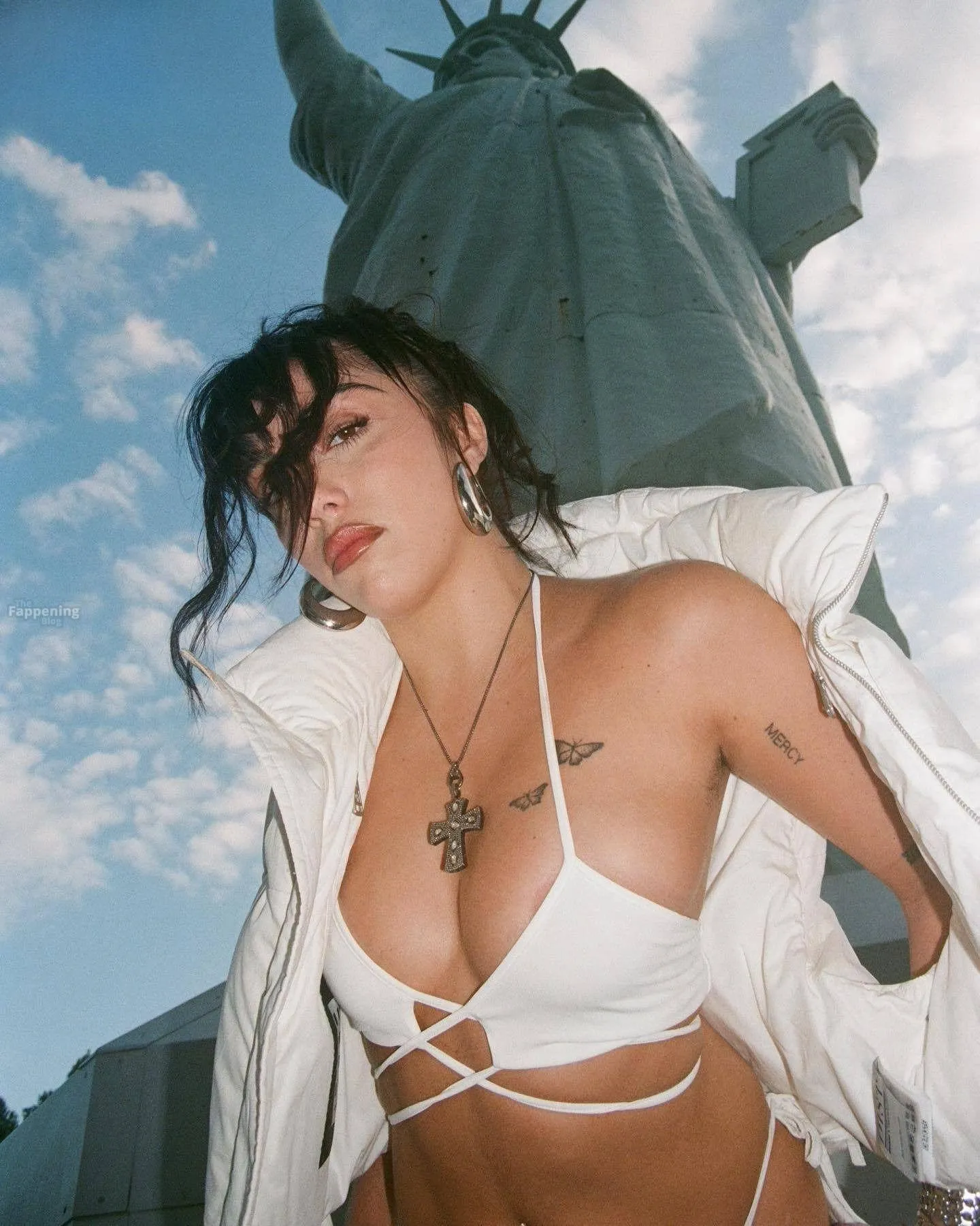 Lourdes Leon Nude & Sexy Collection (29 Photos)