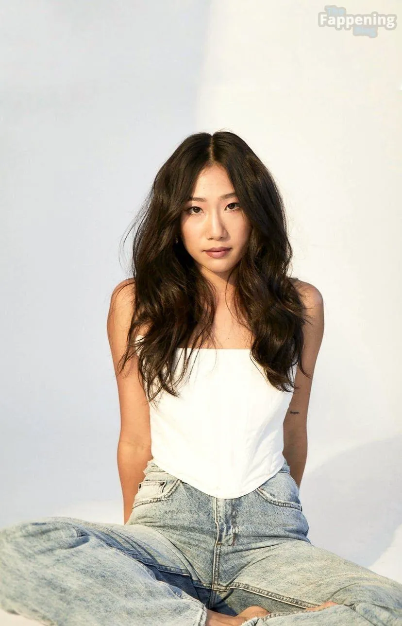 Olivia Liang Sexy (5 Photos)
