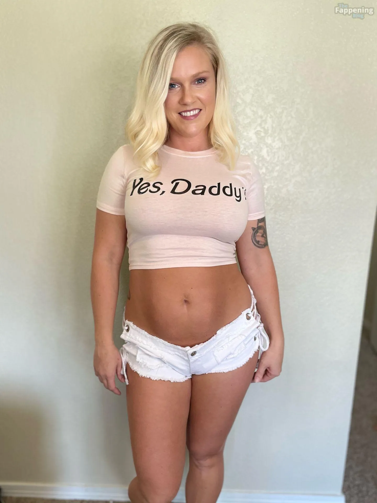 Sadie Andrews Nude & Sexy Collection (19 Photos)