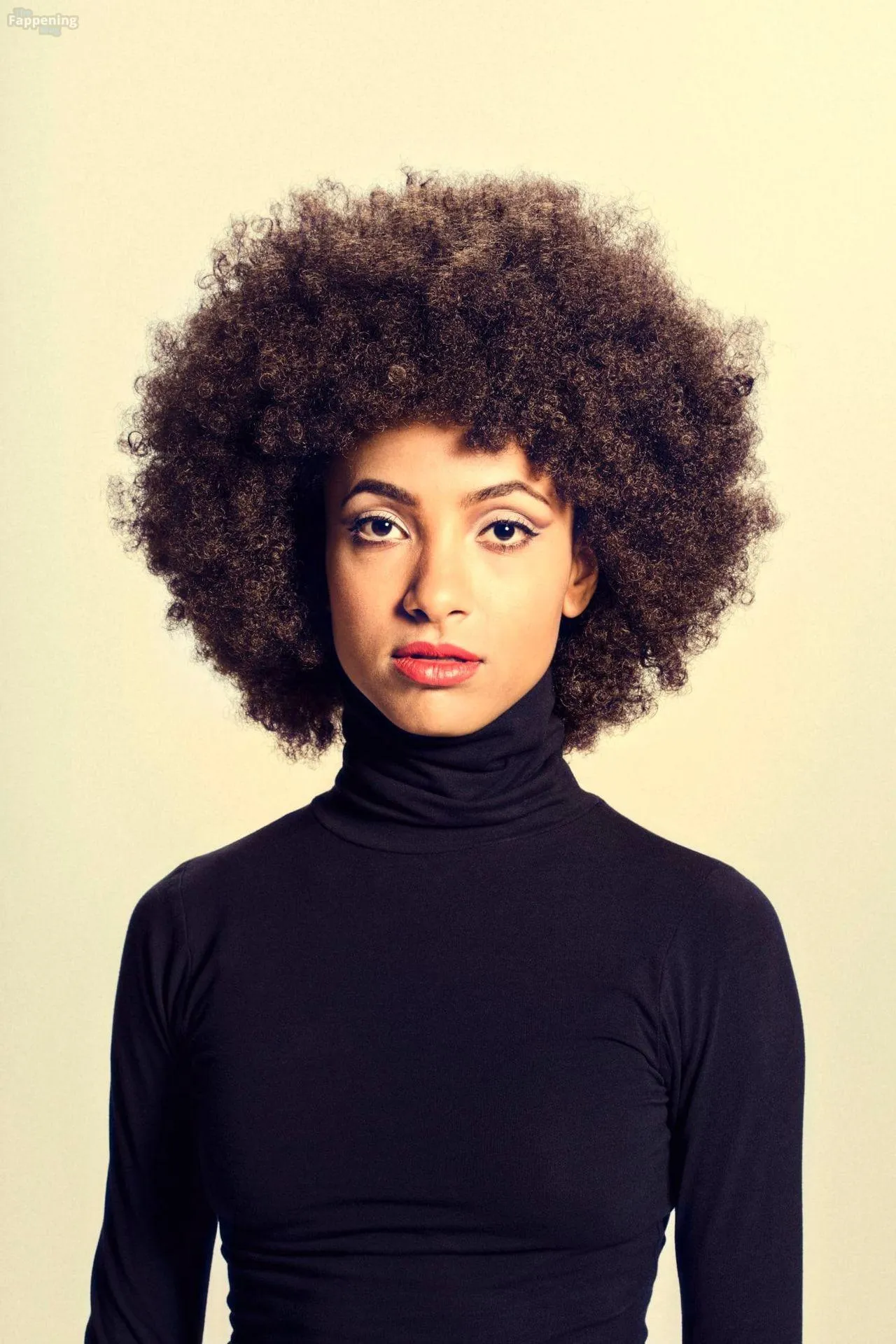 Esperanza Spalding Sexy (6 Photos)