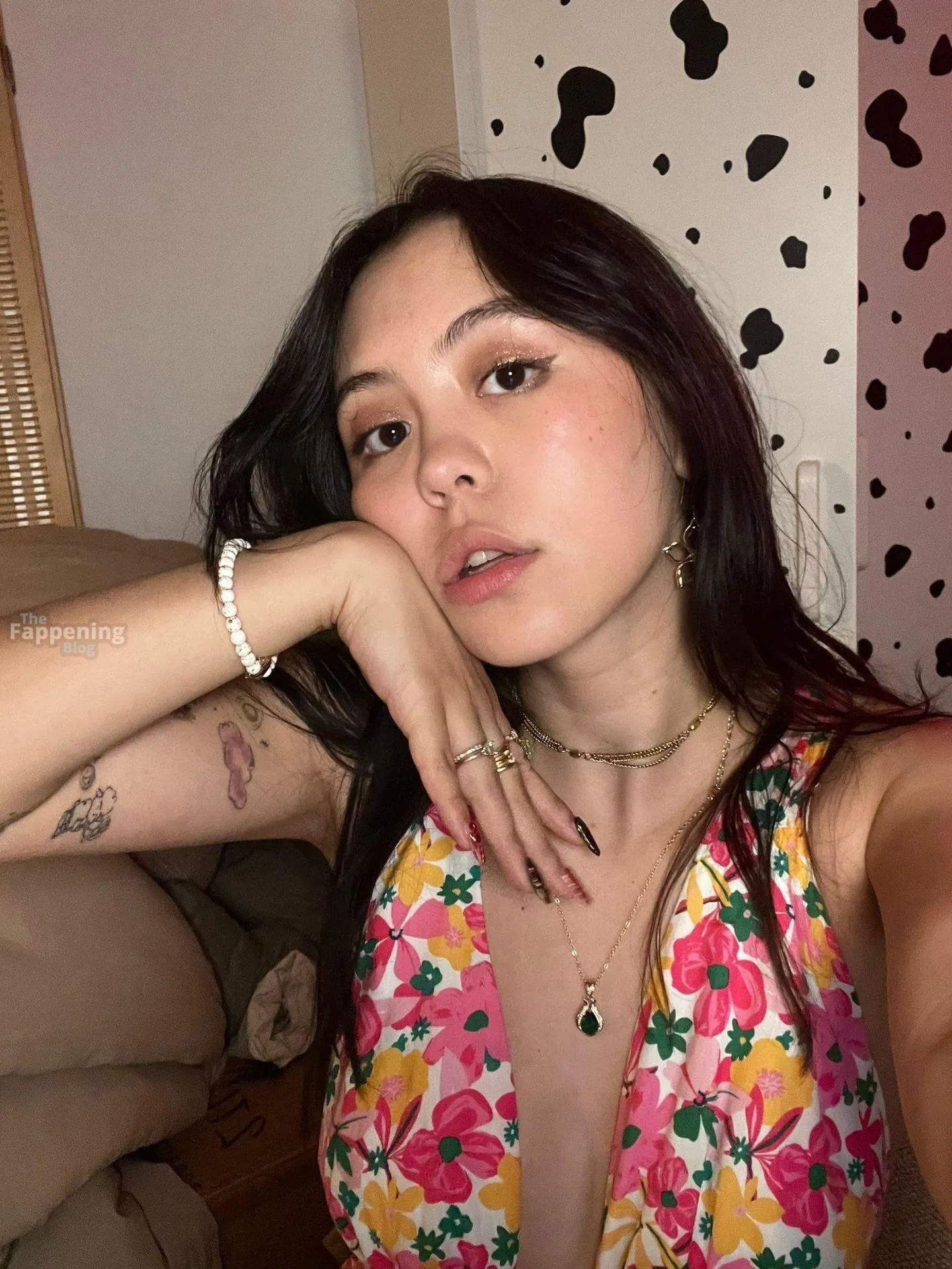 Tiptoe Tingles ASMR Sexy Collection (17 Photos)