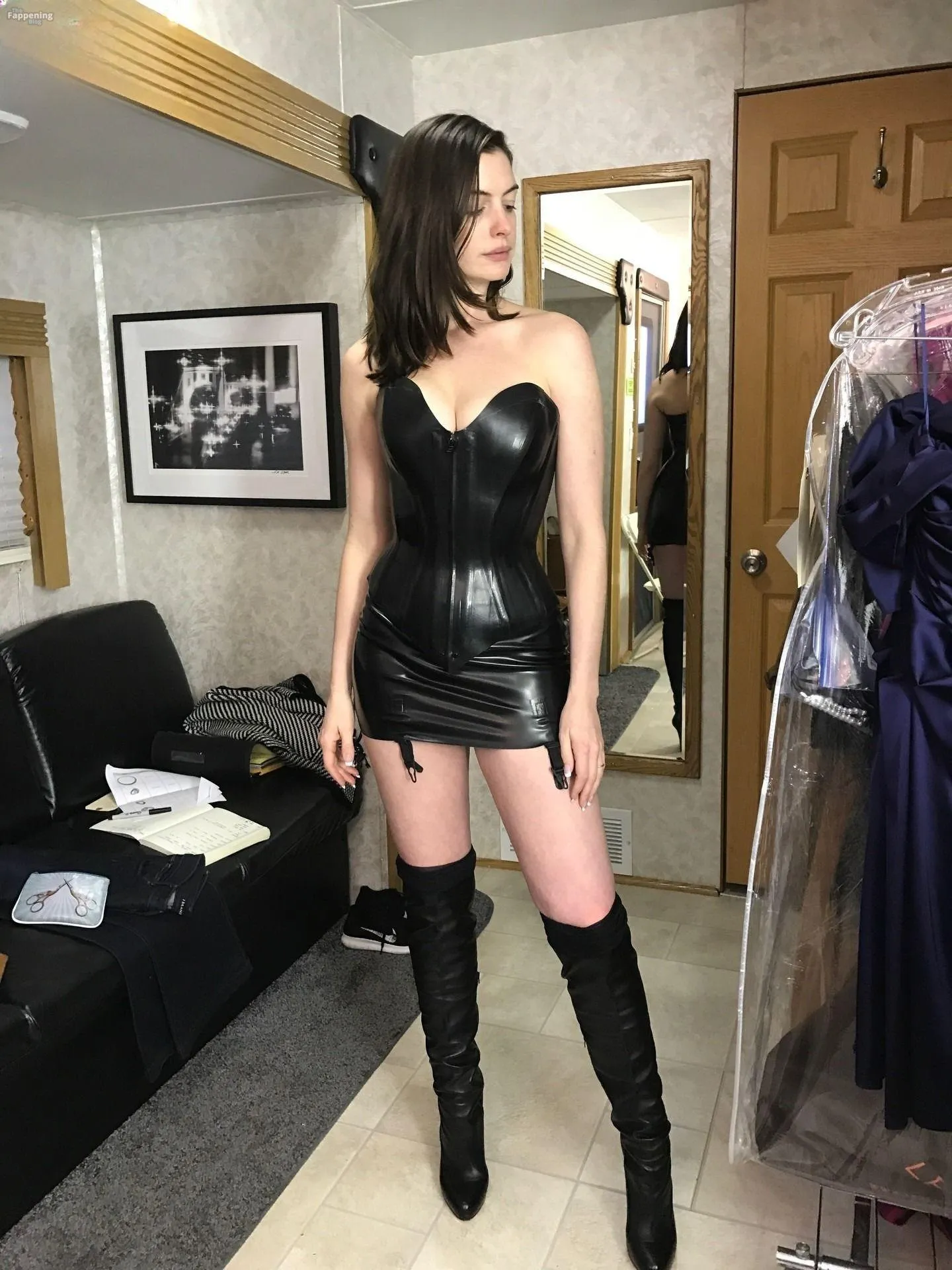 Anne Hathaway Sexy Collection (18 Photos)