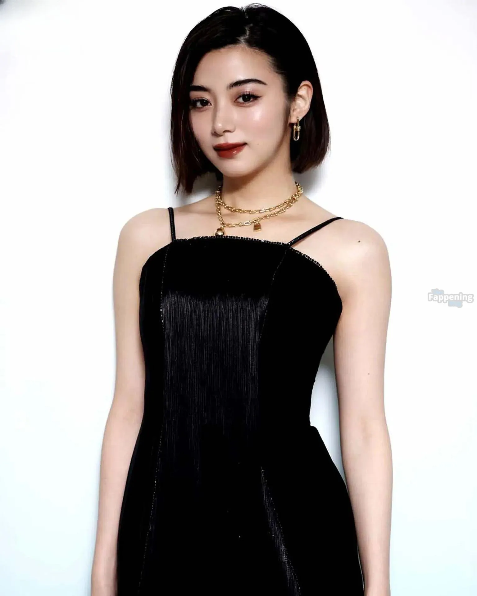 Elaiza Ikeda Sexy (9 Photos)