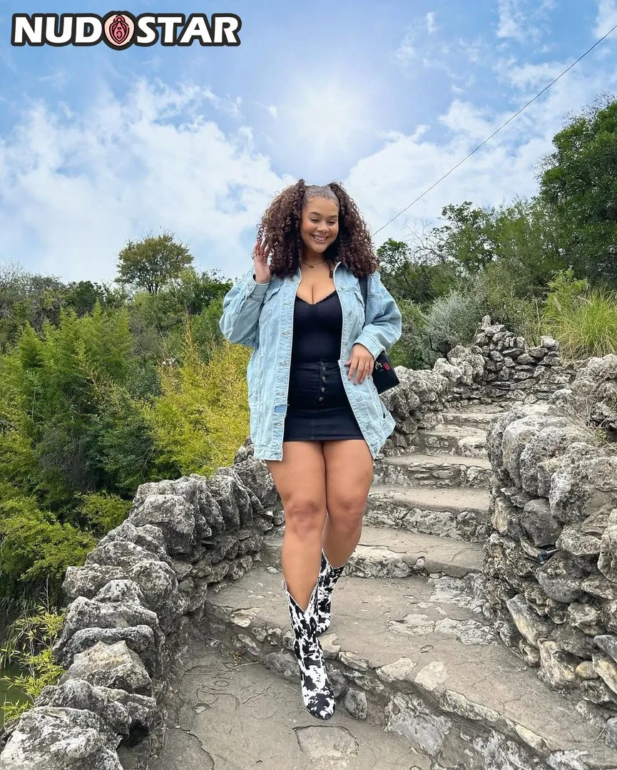 Khloe Katera Instagram Leaks (19 Photos)