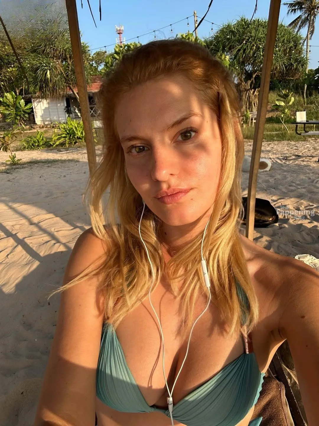 LizLaz Sexy (12 Photos)