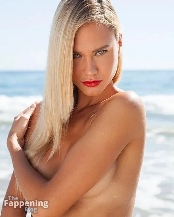Maria Stepanova Sexy & Topless Collection (9 Photos)
