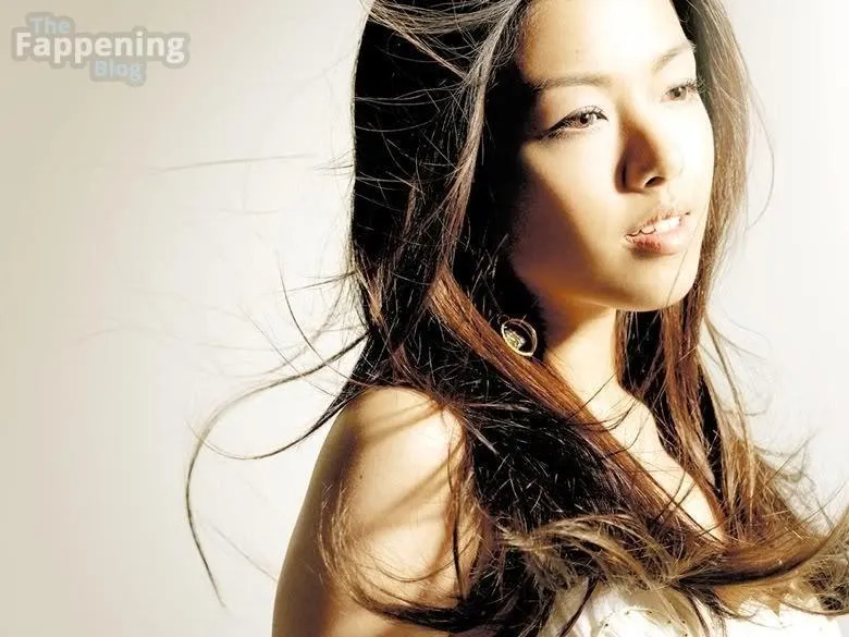 Yuna Ito Sexy (10 Photos)